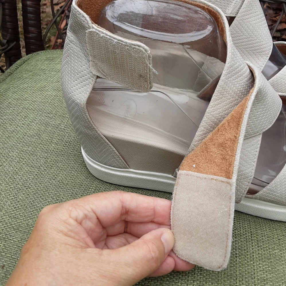 Dr. Scholl's Skips Platform Sandal.